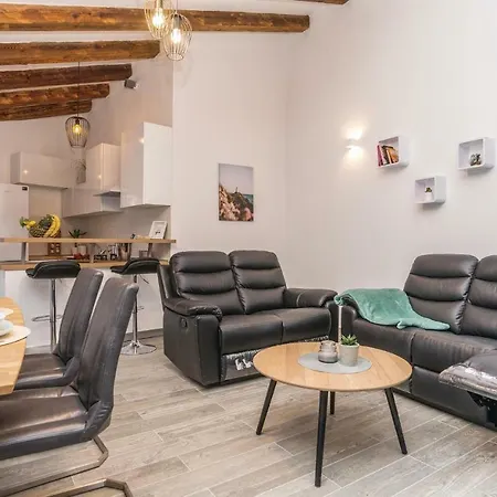 Two-bedroom Holiday In * Pakoštane