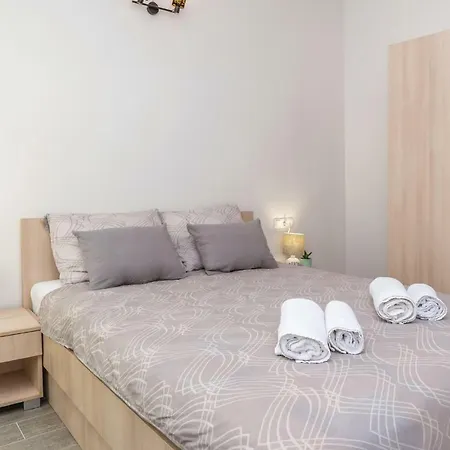 Two-bedroom Holiday In Casa vacanze Pakoštane
